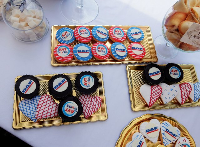 Вкусными печеньками угощали гостей сотрудники АВТ Тракс в Краснодаре